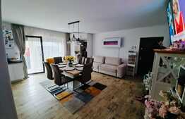 Apartament de lux cu loc de parcare si curte generoasa