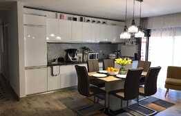 Apartament de lux cu loc de parcare si curte generoasa