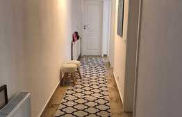 Apartament de lux cu loc de parcare si curte generoasa