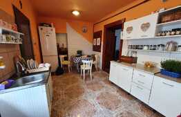 Apartament 4 camere la casa, 90 mp, zona Centrala