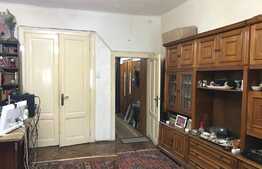 Apartament 3 camere foarte spatios in zona de centru