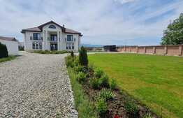 Vila de lux 10 camere, 1000 mp utili si 4000 mp curte libera, Tractorului