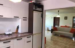 Apartament 3 camere la casa foarte spatios