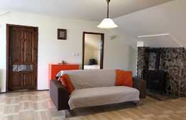 Apartament 3 camere la casa foarte spatios