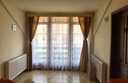 Apartament 3 camere la casa foarte spatios