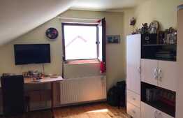 Apartament 3 camere la casa foarte spatios