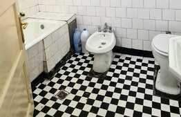 Casă de vanzare, 140 mp utili, teren de 186 mp, zona Piața Cluj, 2 persoane in curte