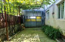 Casă de vanzare, 140 mp utili, teren de 186 mp, zona Piața Cluj, 2 persoane in curte