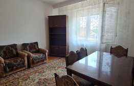 Casă de vanzare, 140 mp utili, teren de 186 mp, zona Piața Cluj, 2 persoane in curte