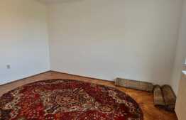 Casă de vanzare, 140 mp utili, teren de 186 mp, zona Piața Cluj, 2 persoane in curte