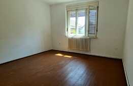 Casă de vanzare, 140 mp utili, teren de 186 mp, zona Piața Cluj, 2 persoane in curte