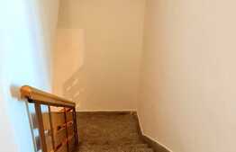 Casă de vanzare, 140 mp utili, teren de 186 mp, zona Piața Cluj, 2 persoane in curte