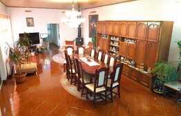 Casă individuală 8 camere, 570 mp pretabila pensiune sau restaurant, zona Centrală