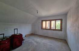 Casă 10 camere, 1000 mp tere, centrul Cristianului