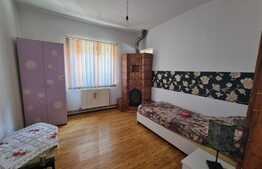 Casă 10 camere, 1000 mp tere, centrul Cristianului