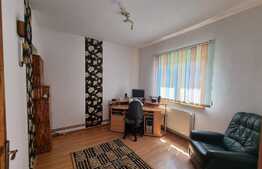 Casă 10 camere, 1000 mp tere, centrul Cristianului