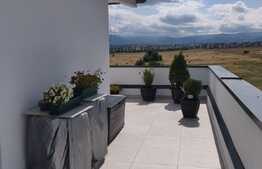 Penthouse ideal pentru tine, frumos, spatios, priveliste deosebita la un super pret!