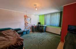 Casă în zonă linistită cu spațiu comercial la parter, aproape de mall!