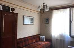 Apartament de 3 camere, 2 balcoane, decomandat, zona buna in Strand!