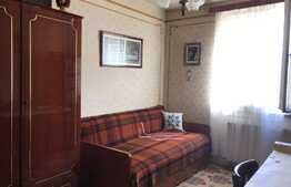 Apartament de 3 camere, 2 balcoane, decomandat, zona buna in Strand!