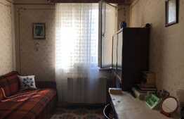 Apartament de 3 camere, 2 balcoane, decomandat, zona buna in Strand!