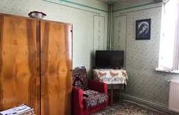 Apartament de 3 camere, 2 balcoane, decomandat, zona buna in Strand!