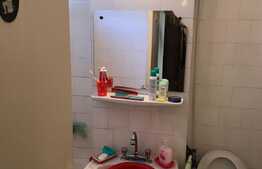 Apartament de 3 camere, 2 balcoane, decomandat, zona buna in Strand!