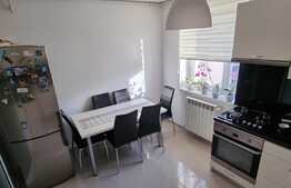 Apartament de 4 camere, 74 mp in zona Cedonia