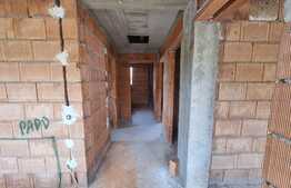 Casă la roșu zona Calea Poplăcii cu pivniță și curte mare!