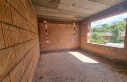 Casă la roșu zona Calea Poplăcii cu pivniță și curte mare!