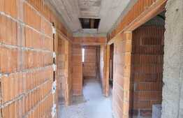 Casă la roșu zona Calea Poplăcii cu pivniță și curte mare!