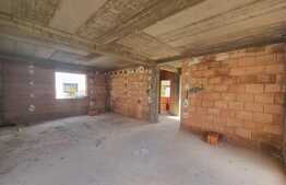 Casă la roșu zona Calea Poplăcii cu pivniță și curte mare!