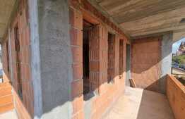 Casă la roșu zona Calea Poplăcii cu pivniță și curte mare!