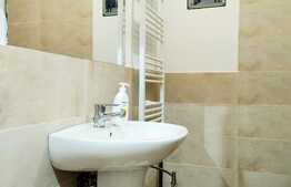 Apartament 3 camere, decomandat si compartimentat in 3 studio, la casa