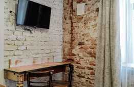 Apartament 3 camere, decomandat si compartimentat in 3 studio, la casa