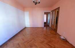 Apartament de 3 camere, 62 mp, semidecomandat, zona Cireșica