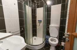 Apartament de 3 camere, decomandat, in zona linistita de case