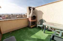 Apartament de 3 camere, decomandat, in zona linistita de case