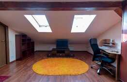 Apartament de 3 camere, decomandat, in zona linistita de case