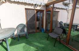 Apartament de 3 camere, decomandat, in zona linistita de case