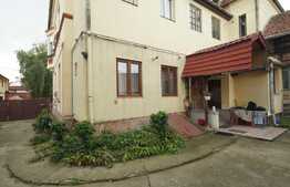 Apartament la casă, 216mp de curte, la 5 minute de centrul Sibiului!