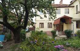 Apartament la casă, 216mp de curte, la 5 minute de centrul Sibiului!