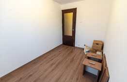 Apartament de 3 camere, decomandat, zona Vasile Aron