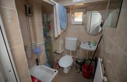 Garsoniera cu cota parte din curte, zona Calea Poplacii