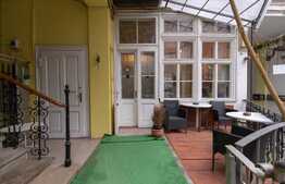 Apartament de 4 camere plus o garsoniera, complet renovate, zona Ultracentrala