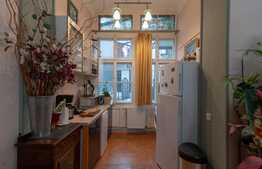 Apartament de 4 camere plus o garsoniera, complet renovate, zona Ultracentrala