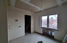 Casă singur în curte, 260 mp utili, în Turnișor