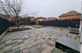 Casă singur în curte, 260 mp utili, în Turnișor