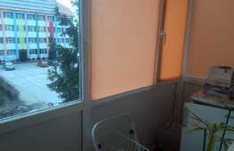 Apartament de 2 camere, decomandat, zona Strand