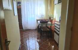 Apartament de 4 camere, 95 mp, decomandat, zona Centrala